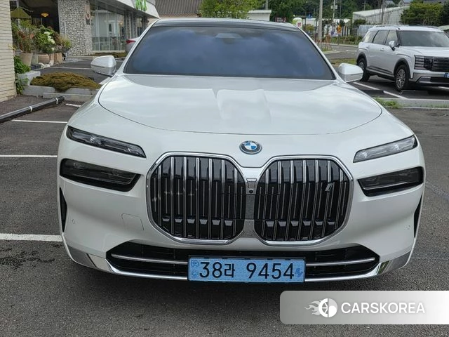 BMW i7 (G70) 2026 Белый из Кореи