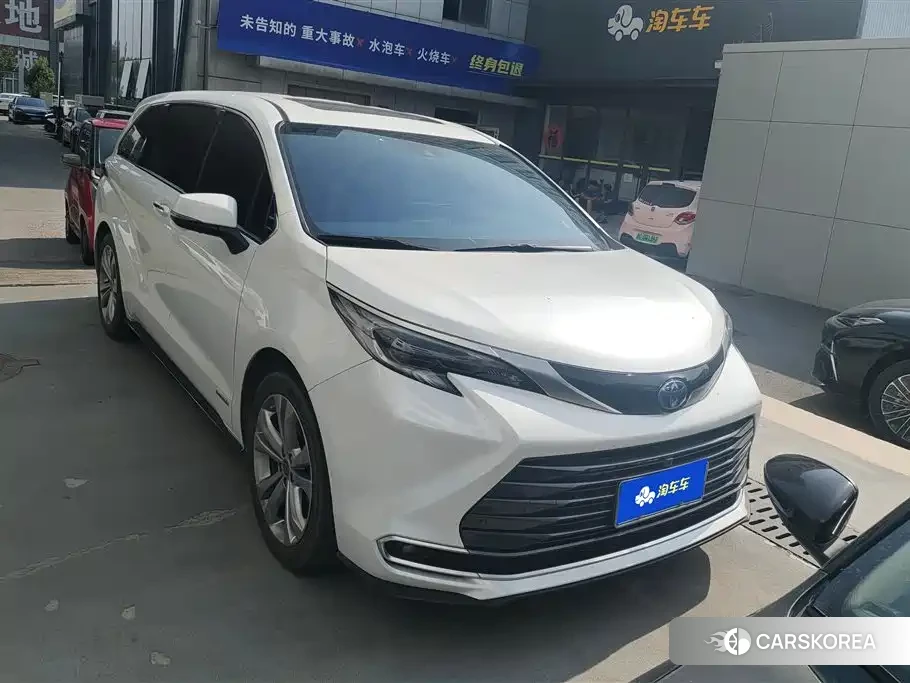 Toyota Sienna 2024 Белый из Китая