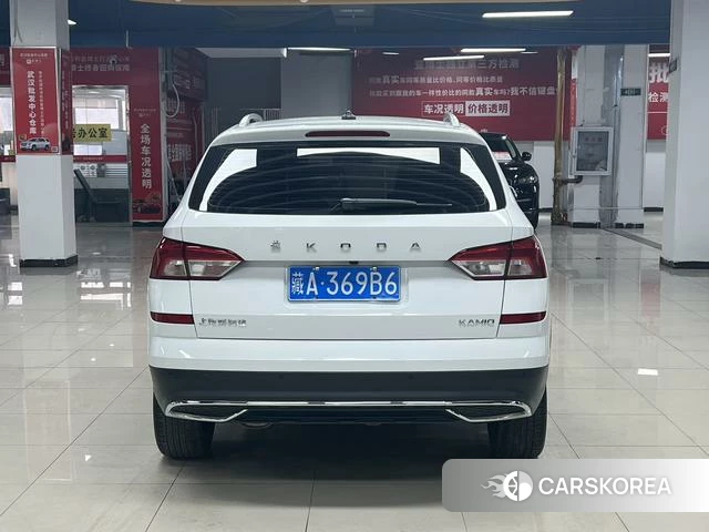 Skoda Komick 2023 Белый из Китая