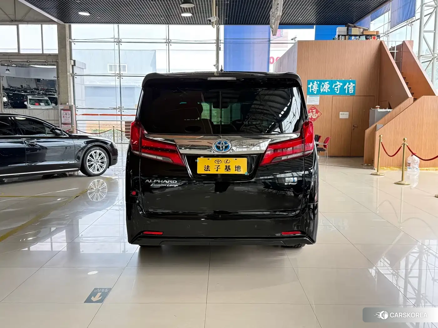 Toyota Elfa 2022 Черный из Китая