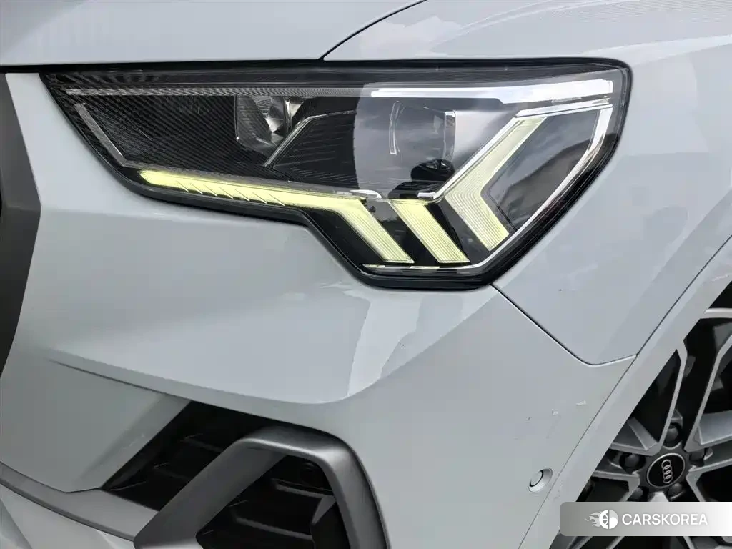 Audi Q3 2022 Белый из Китая