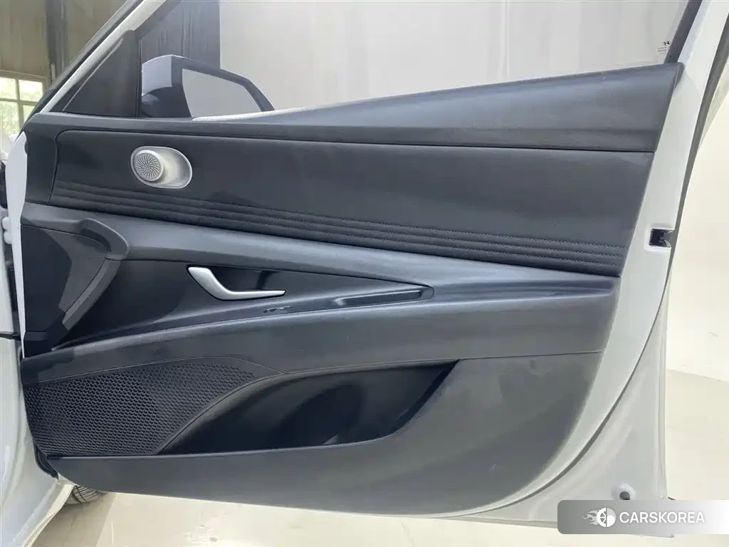 Hyundai Elantra 2022 Белый из Китая