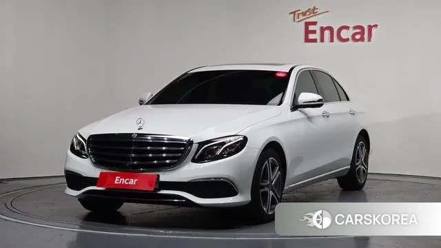 Mercedes-Benz E-Class W213 2018 Белый из Кореи