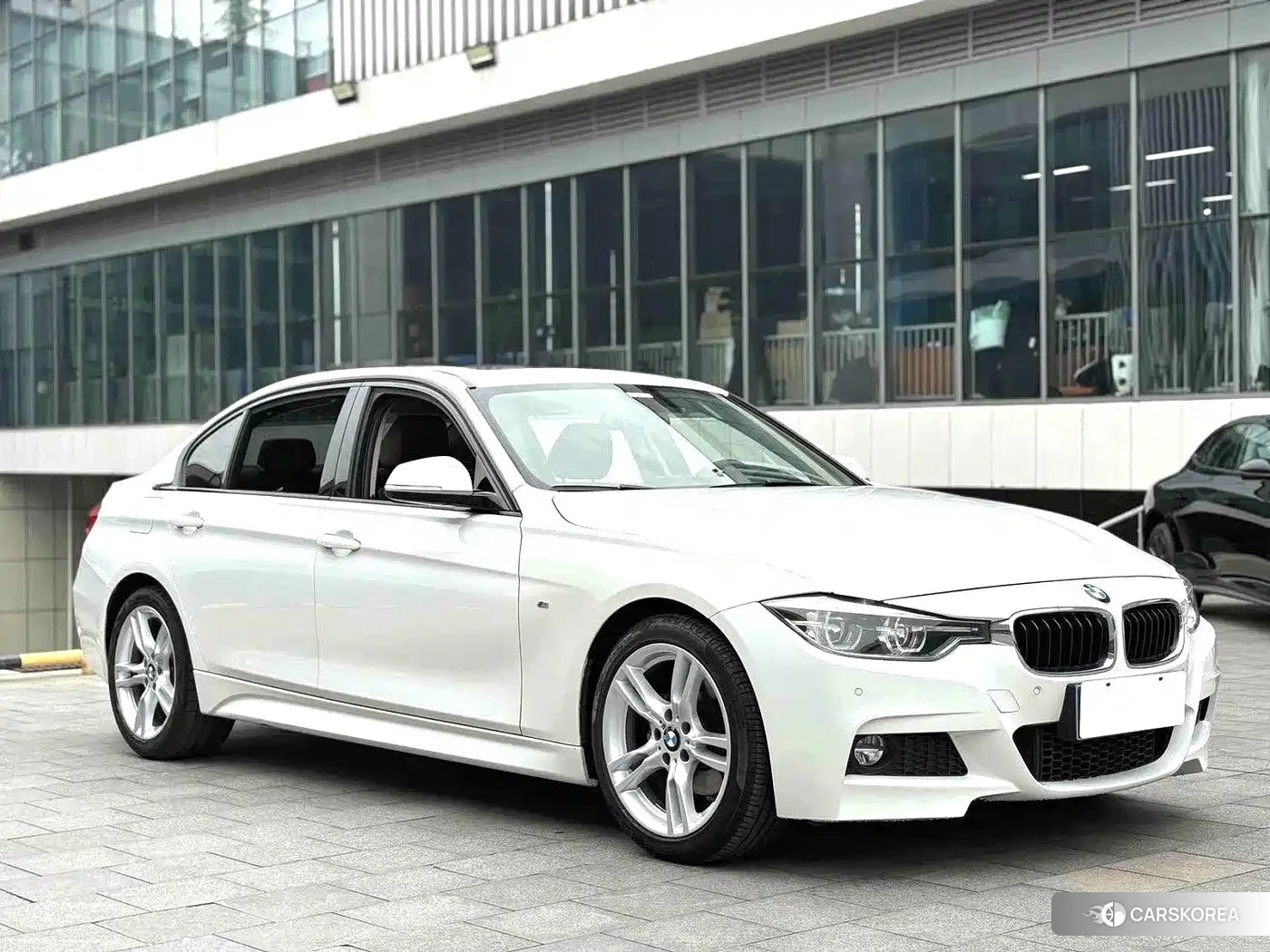 BMW 3 series 2018 Белый из Китая