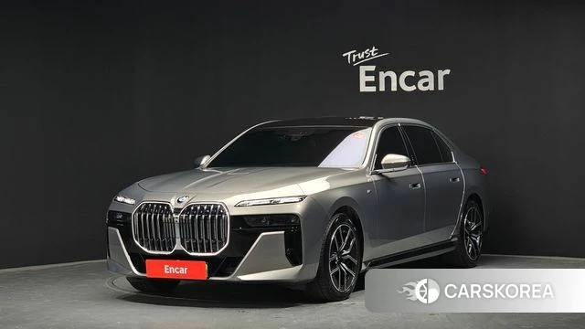 BMW 7 Series (G70) 2025 Серебристо-серый из Кореи