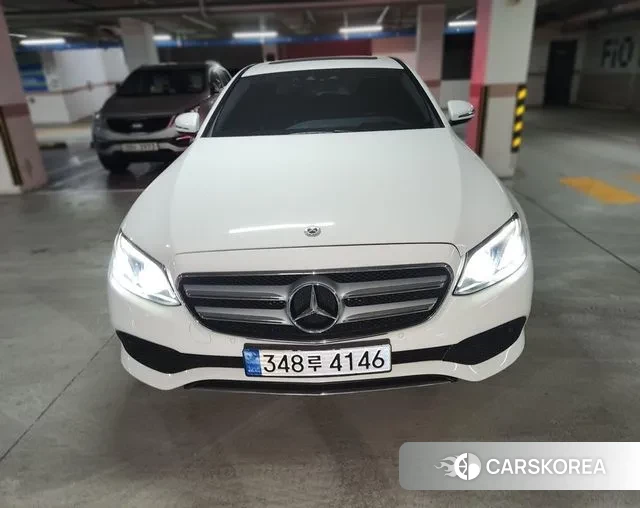 Mercedes-Benz E-Class W213 2018 Белый из Кореи