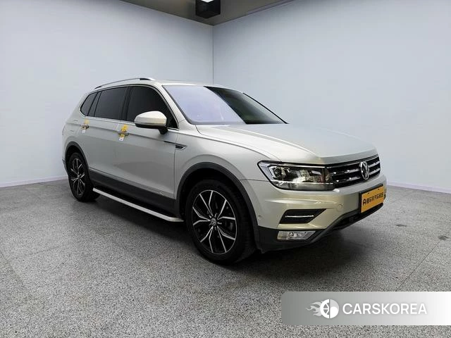 Volkswagen Tiguan L 2019 Серебристо-серый из Китая