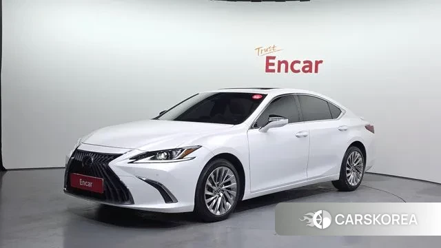 Lexus ES300h 7th generation 2022 Белый из Кореи