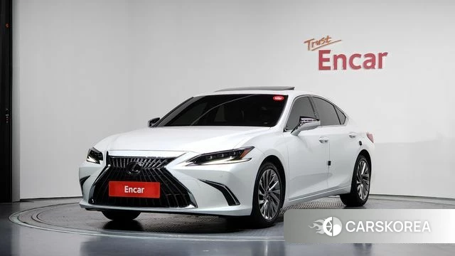 Lexus ES300h 7th generation 2023 Белый из Кореи