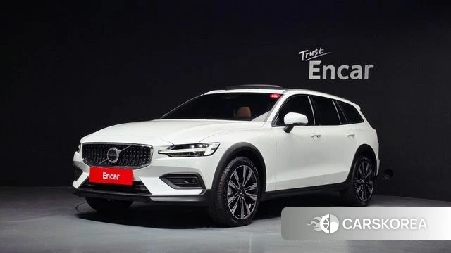 Volvo V60 Cross-Country 2nd Generation 2025 Белый из Кореи