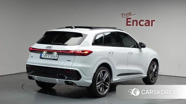 Audi Q5 (80A) 2025 Белый из Кореи
