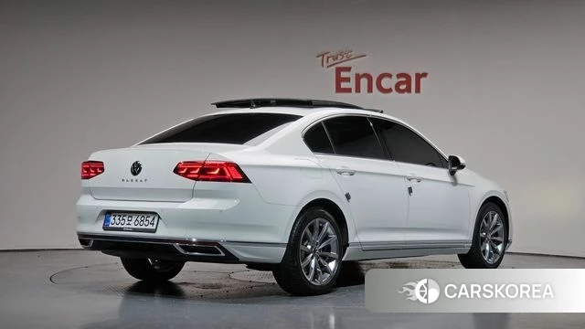 Volkswagen Passat GT (B8) 2022 Белый из Кореи
