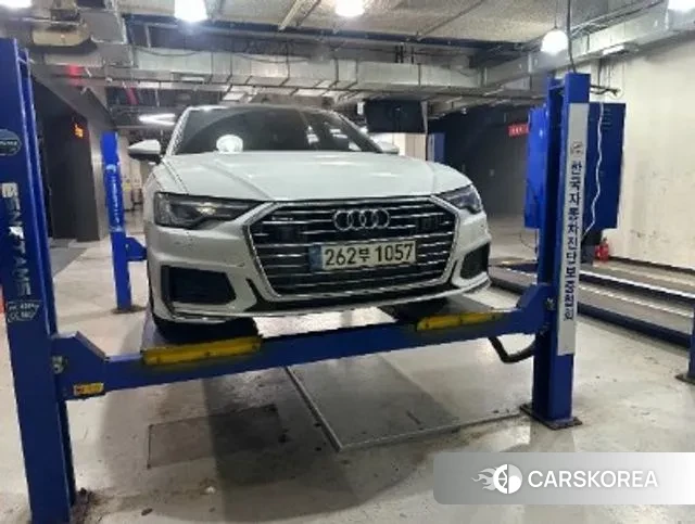 Audi A6 (C8) 2021 Белый из Кореи