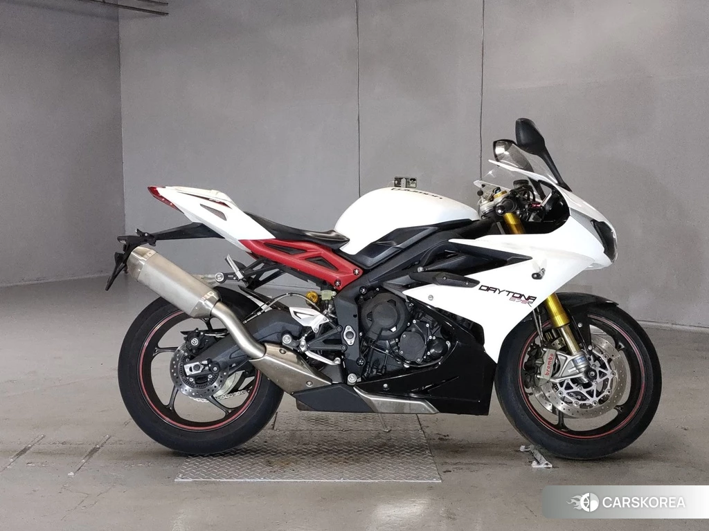 Проданный Triumph DAYTONA 675R 2014 из Японии