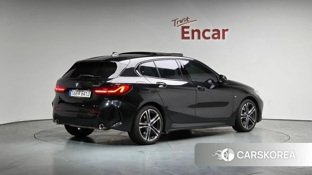 BMW 1 Series (F40) 2023 Черный из Кореи