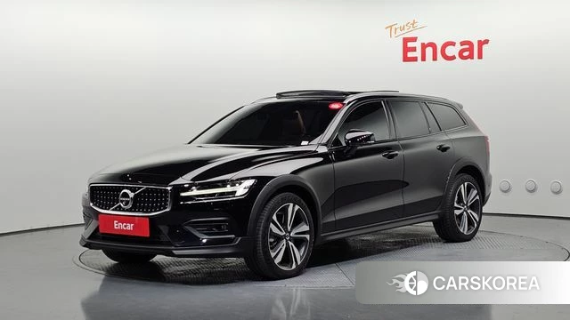 Volvo V60 Cross-Country 2nd Generation 2021 Черный из Кореи