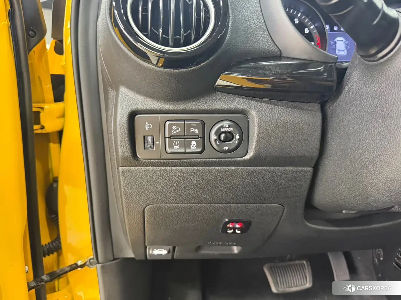 Kia KX1 2023 Yellow/orange из Китая