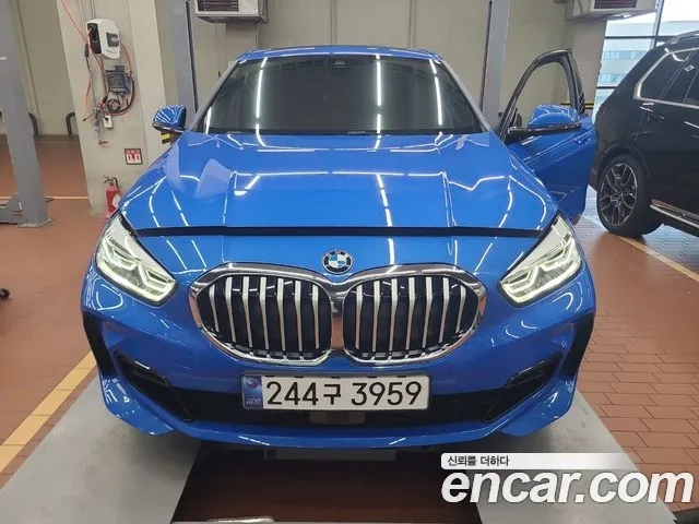 BMW 1 Series (F40) 2024 Синий из Кореи