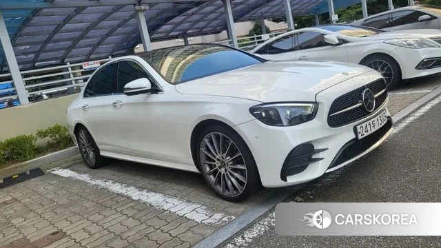 Mercedes-Benz E-Class W213 2021 Белый из Кореи