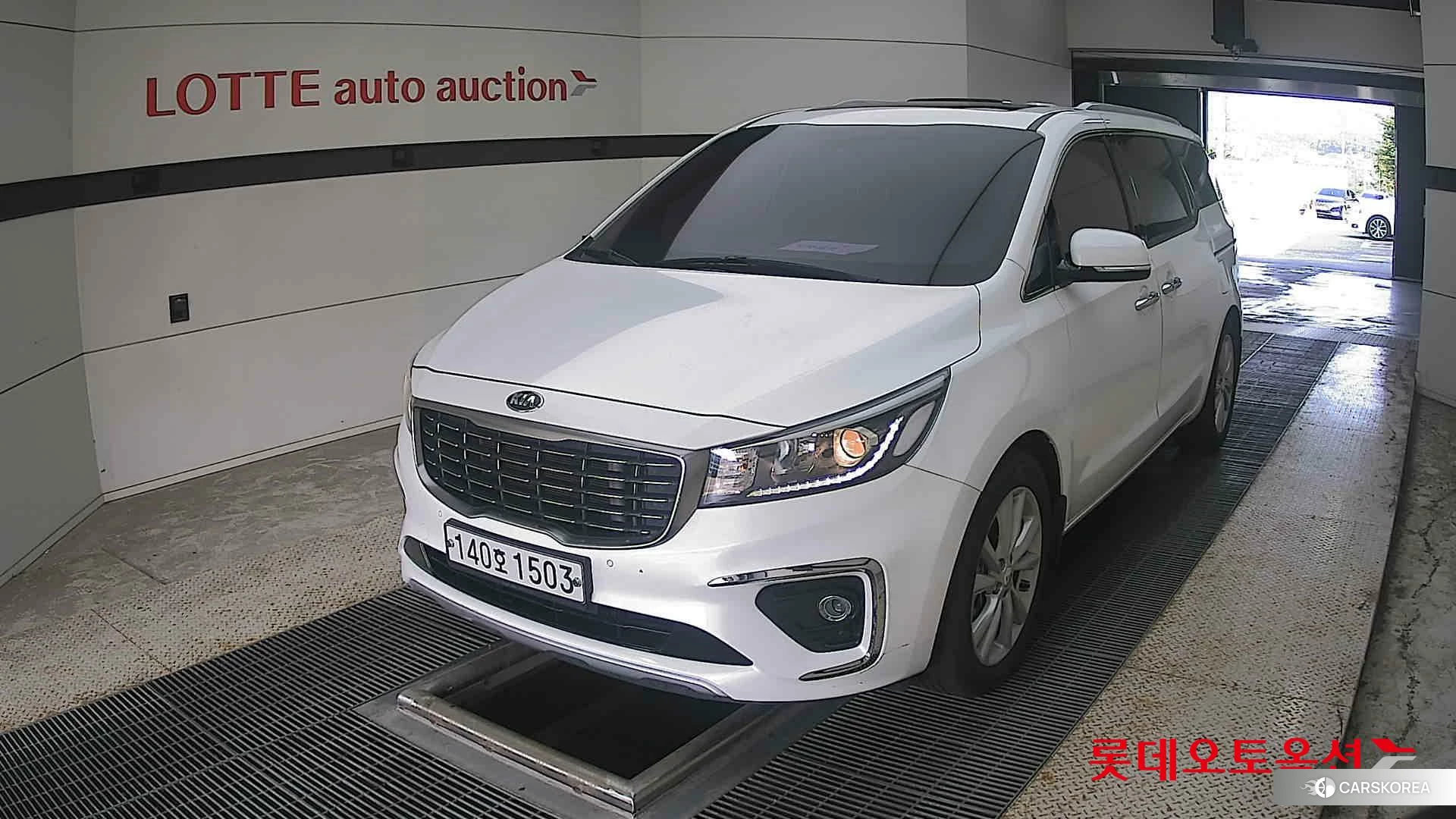 Kia Carnival 2020 Snow White Pearl (optional) из Кореи