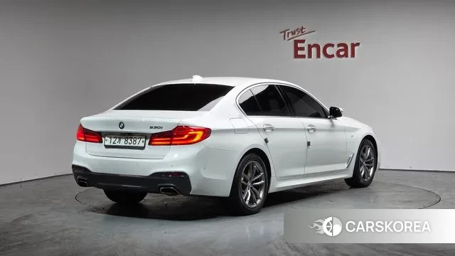 BMW 5 Series (G30) 2018 Белый из Кореи