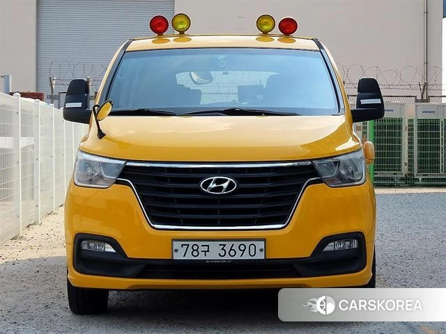 Hyundai The New Grand Starex 2018 Желтый из Кореи