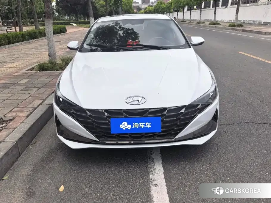 Hyundai Elantra 2023 Белый из Китая