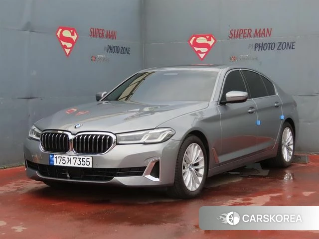 BMW 5 Series (G30) 2023 Серебристо-серый из Кореи