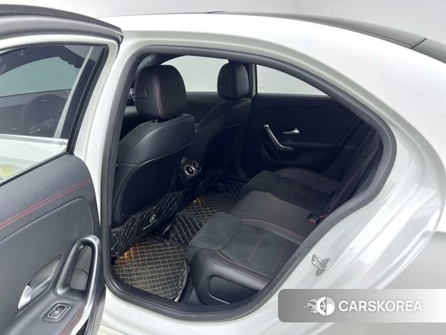 Mercedes-Benz Class A 2023 Белый из Китая