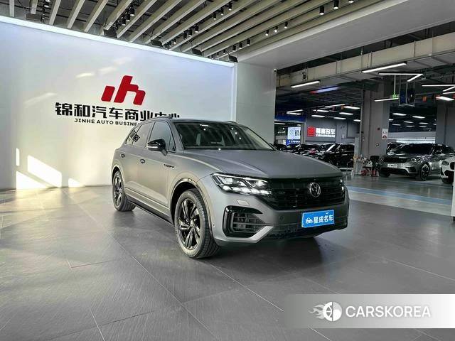 Volkswagen Touareg 2024 Темно-серый из Китая