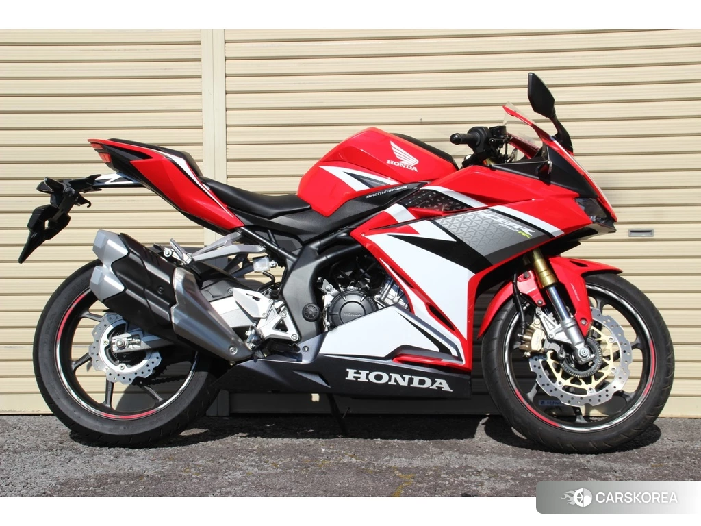 Проданный Honda CBR250RR ABS 2017 из Японии, фото 2