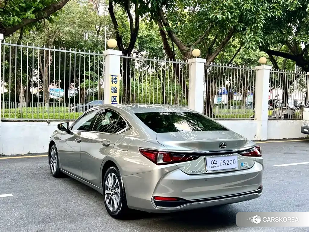 Lexus ES 2021 Silver/gray из Китая