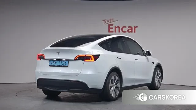 Tesla Model Y 2023 Белый из Кореи