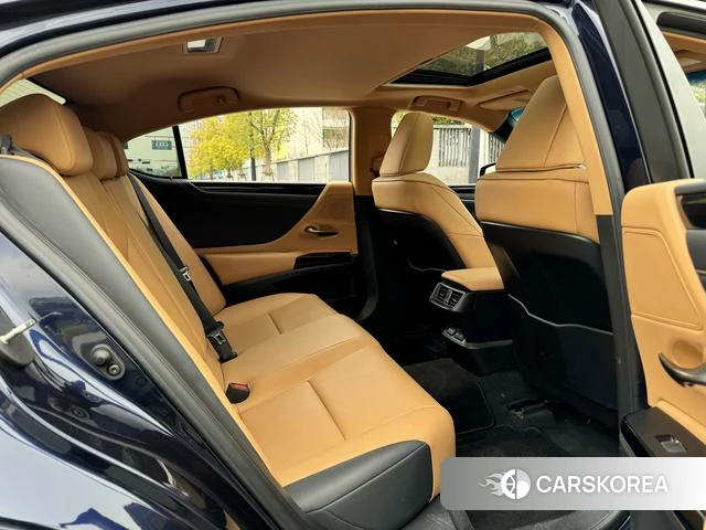 Lexus ES 2023 Синий из Китая