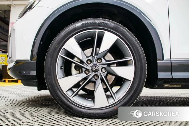 Audi Q2L 2022 Белый из Китая