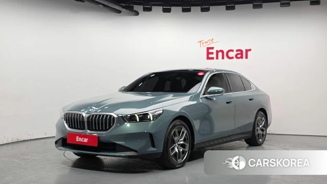 BMW 5 Series (G60) 2025 Небесно-голубой из Кореи