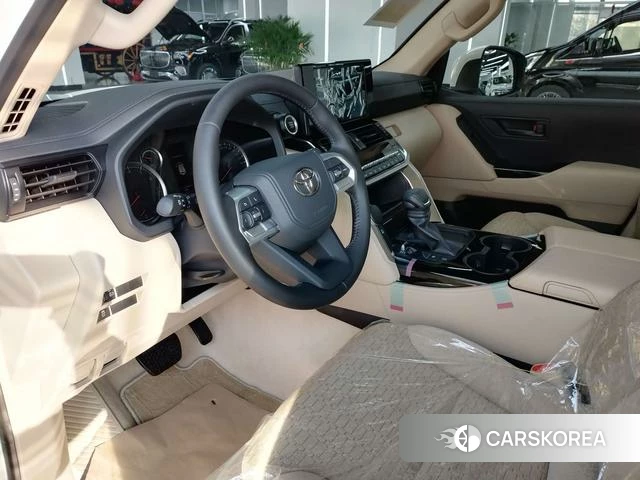 Toyota Land Cruiser (imported) 2024 Белый из Китая