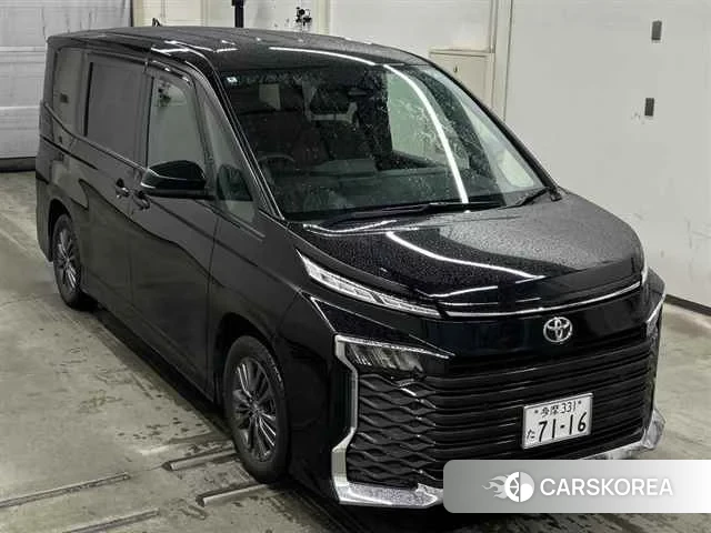 Toyota Voxy 2022 из Японии