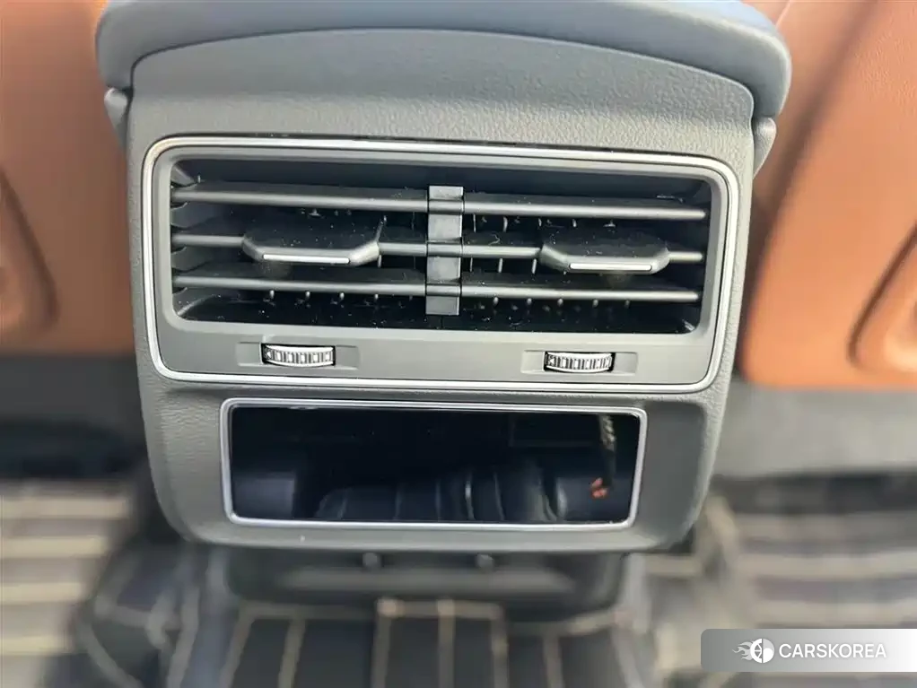 Audi Q7 2025 Черный из Китая
