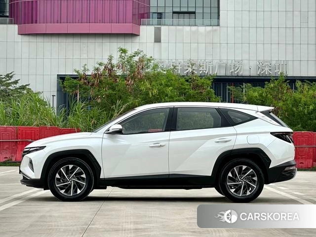 Hyundai Tucson 2023 Белый из Китая