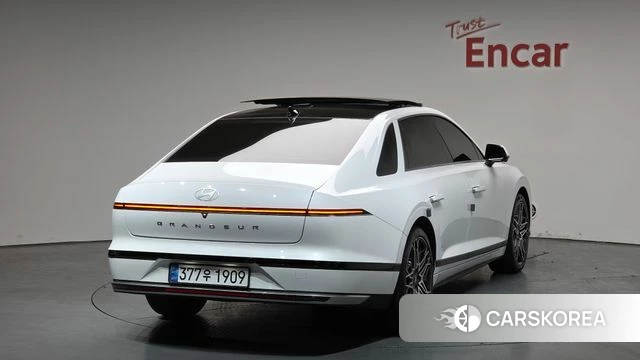 Hyundai Grandeur Hybrid (GN7) 2023 Белый из Кореи