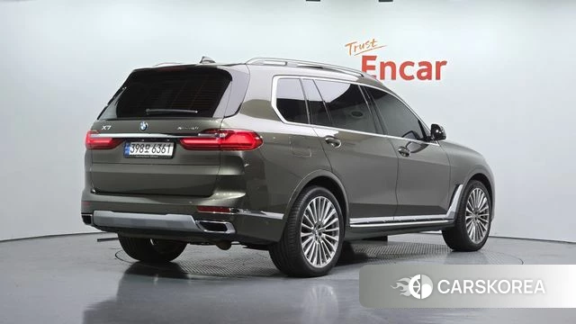 BMW X7 (G07) 2022 Песочный из Кореи