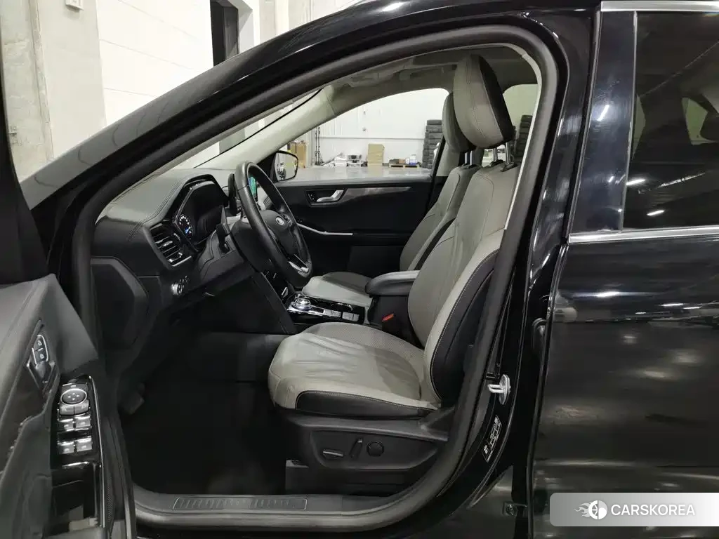 Ford Escape 2022 Черный из Китая