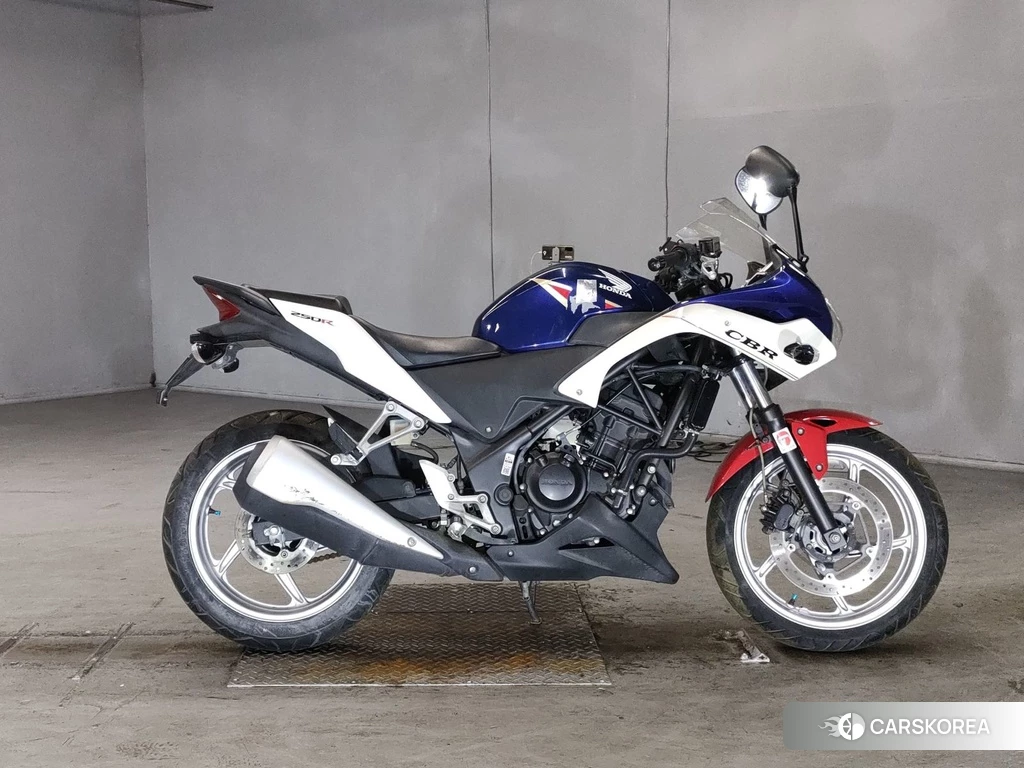 Проданный Honda CBR250R 2011 из Японии