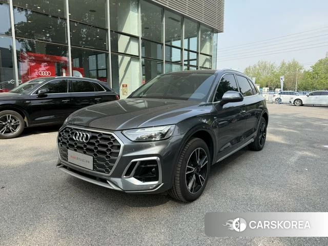 Audi Q5L 2022 Темно-серый из Китая