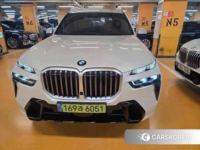 BMW X7 (G07) 2025 Белый из Кореи