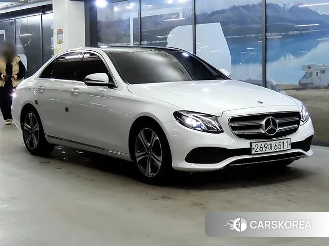 Mercedes-Benz E-Class W213 2019 Белый из Кореи