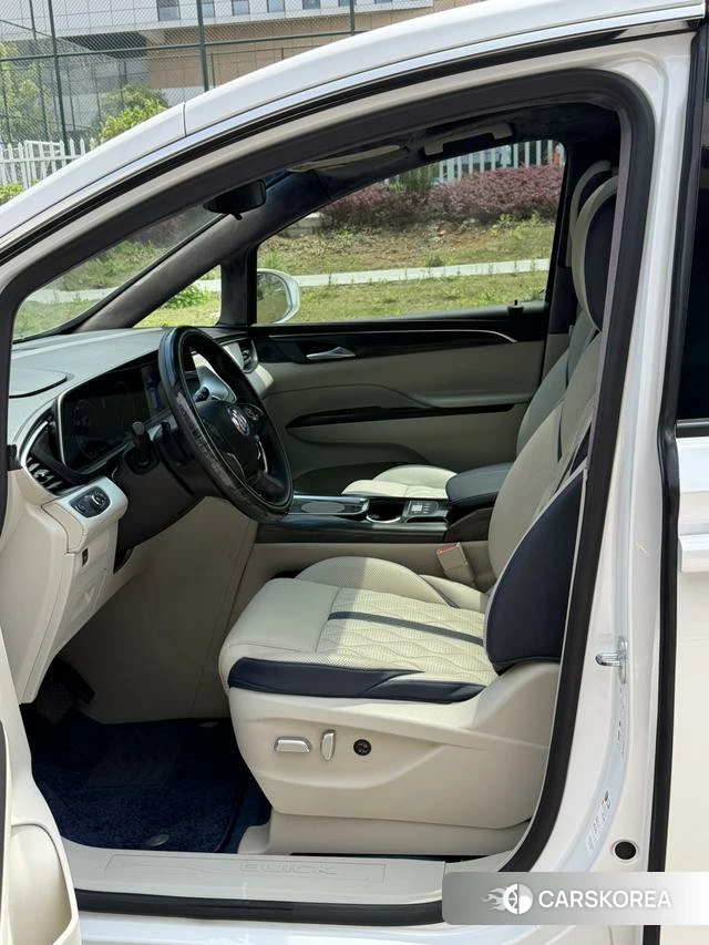 Buick GL8 2021 Белый из Китая