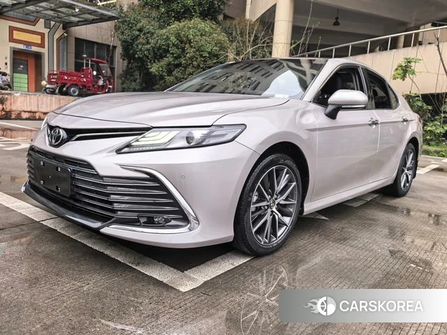 Toyota Camry 2023 Шампань из Китая