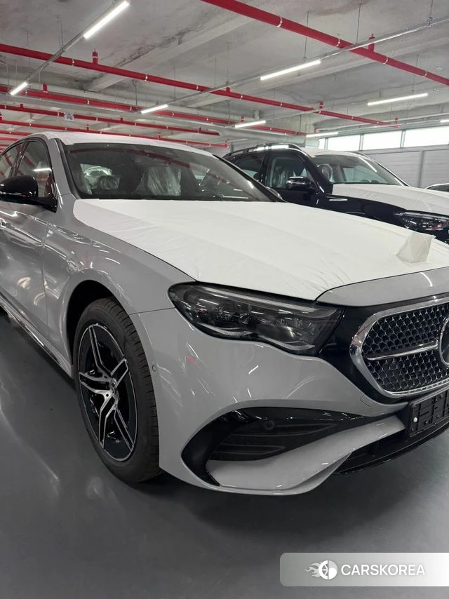 Mercedes-Benz E-Class W214 2026 Серебристо-серый из Кореи